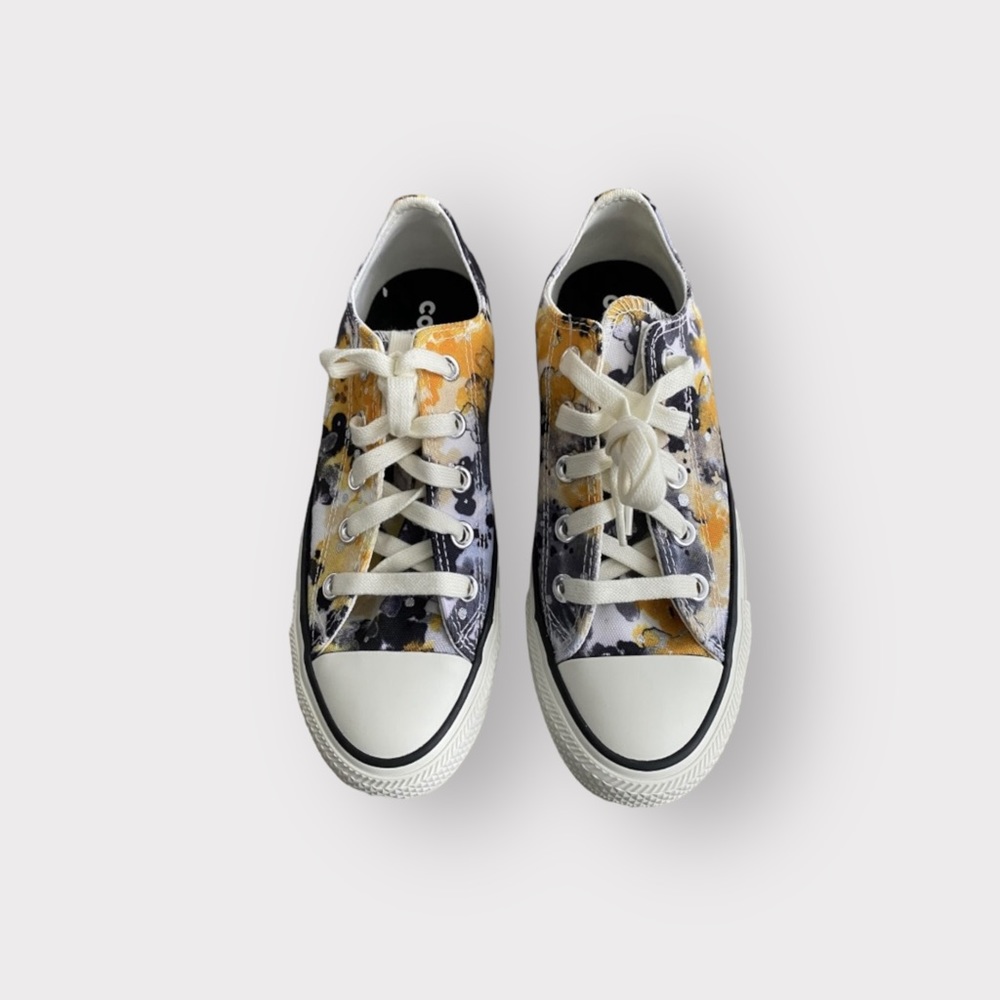 NEW - Converse Low Top multicolor size W6